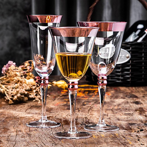 Vente en gros de verres à vin <span class=keywords><strong>rose</strong></span> <span class=keywords><strong>doré</strong></span> design vintage européen avec bordure <span class=keywords><strong>rose</strong></span> clair <span class=keywords><strong>gobelet</strong></span> à logo personnalisé pour restaurant hôtel - Product Image 3