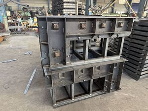 Moule en acier de haute qualité pour blocs de béton de mur de soutènement de style Lego |   Montage facile et longue durée de vie - Product Image 1