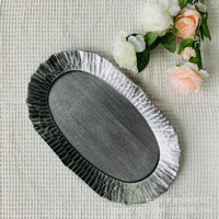 Assiettes de présentation à paillettes dorées en gros Assiette de présentation en plastique à bord argenté de haute qualité Assiettes de présentation transparentes pour mariage événement