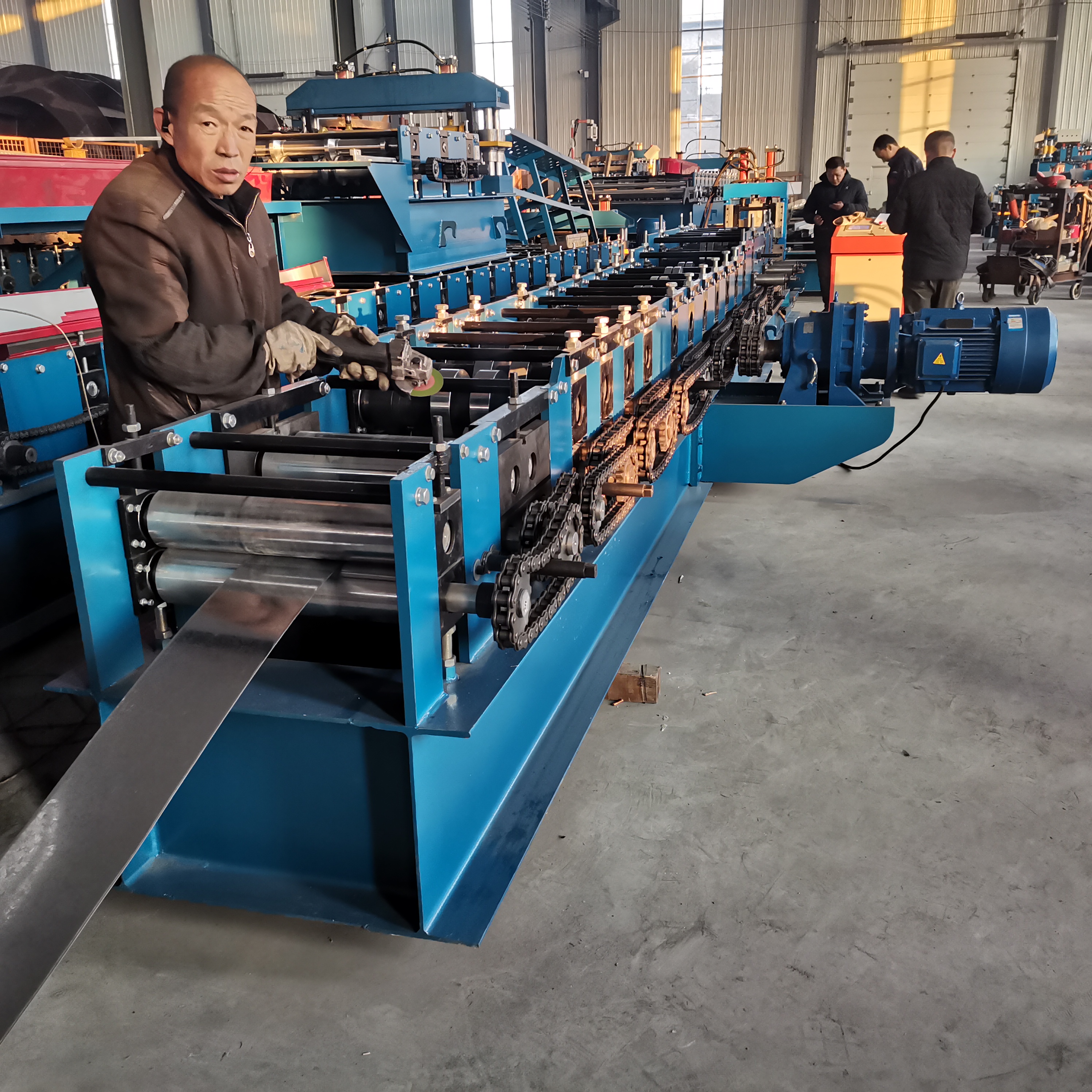 Fast change semi automatic metal C purlin channel roll formed machine