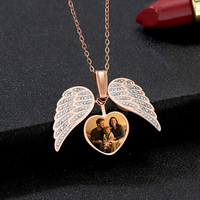 Collier à chaîne à maillons en acier inoxydable plaqué or 18 carats pour femmes, avec pendentif photo personnalisé gravé, strass pour couples