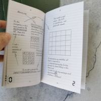 Service d'impression de brochures personnalisées à bas prix avec reliure agrafée et papier offset, tailles et couleurs personnalisées