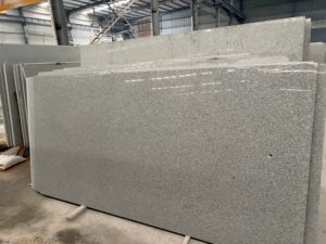 <span class=keywords><strong>Dalles</strong></span> <span class=keywords><strong>de</strong></span> granit blanc sésame G603 flammé <span class=keywords><strong>pour</strong></span> aménagement paysager, allées <span class=keywords><strong>de</strong></span> <span class=keywords><strong>jardin</strong></span> et pavage <span class=keywords><strong>de</strong></span> place publique, pierre antidérapante - Product Image 1