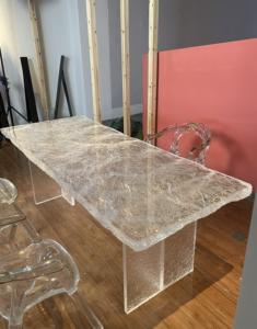 ชุดโต๊ะอาหารไม้แผ่นเรียบหรูทันสมัย ท็อปเรซิ่น พร้อมเก้าอี้ผ้า สำหรับบ้าน สำนักงาน โต๊ะประชาสัมพันธ์ ร้านอาหาร - Product Image 1