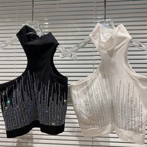 OUDINA Vente en gros Débardeur court à strass pour femme, à porter en col licou, sans bretelles, avec rembourrage en PP - Product Image 1
