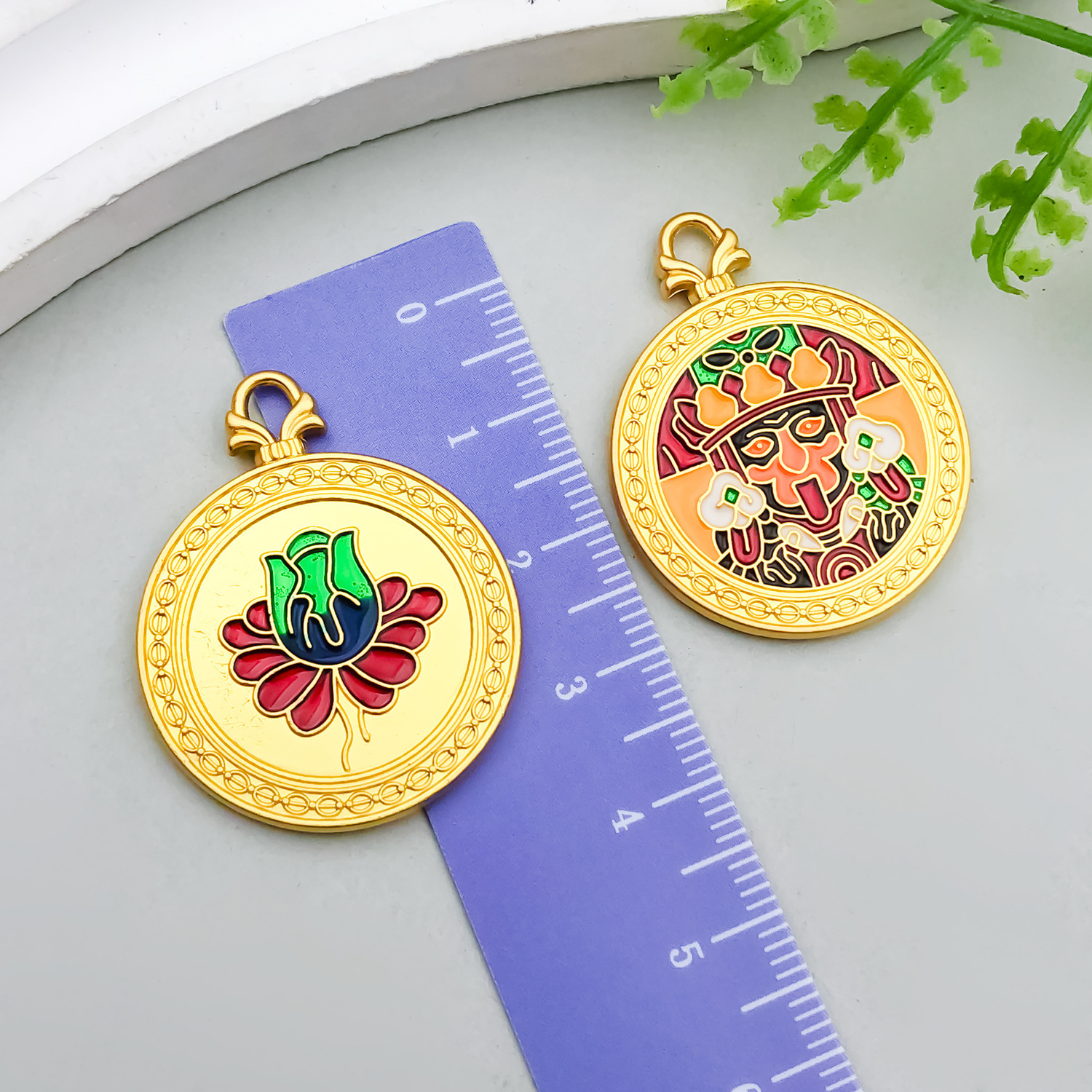 Gold Red 34x27mm 8.2g-22583