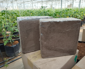Bloque de turba de coco de 5 kg, 30 cm x 30 cm x 12-15 cm de alto, con alto contenido de EC, medio de cultivo de alta calidad para invernaderos, viveros y uso hidropónico. - Product Image 1