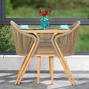 Petite table et chaise de balcon moderne Ensembles de jardin de loisirs en plein air Ensemble de trois pièces en rotin tissé Une table et deux chaises
