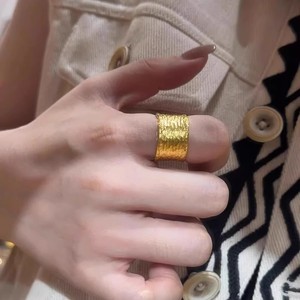 Nuevo Anillo Anual Dorado con Textura Cepillada Yao <span class=keywords><strong>Lin</strong></span> Su, Estilo Old Money, Simple y Elegante para el Dedo Índice - Product Image 3