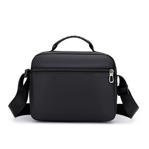 Sac bandoulière tendance grande capacité en nylon, confortable à porter, design tridimensionnel élégant, motif géométrique - Product Image 5