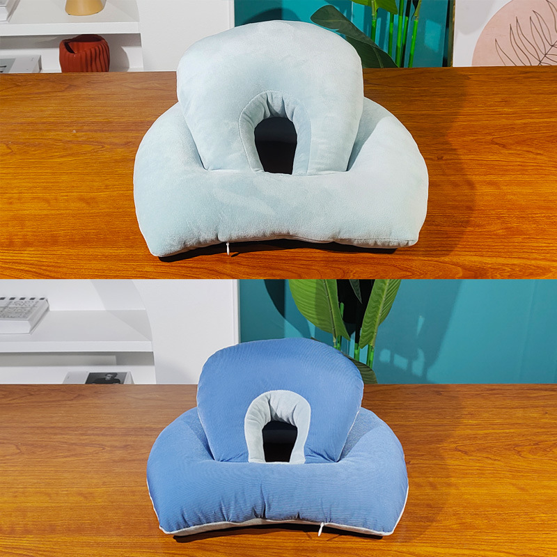 ด้านหนึ่งเป็นผ้าไอซ์ซิลค์ อีกด้านหนึ่งเป็นกำมะหยี่และสีน้ำเงินทะเล