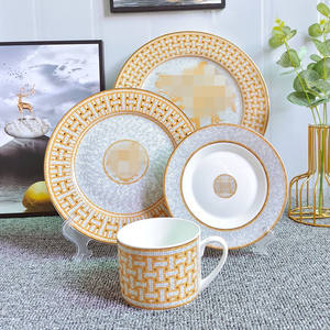 Assiettes en céramique, tasses à café et soucoupes – Ensemble de vaisselle de luxe occidental pour salle à manger – Porcelaine exquise – Promotionnel – 4 pièces - Product Image 1