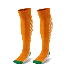 Chaussettes de football personnalisées de haute qualité, respirantes, absorbant la transpiration, séchage rapide, écologiques, avec logo sur le dessous, pour hommes - Product Image 1