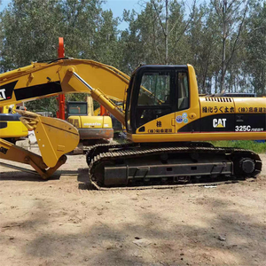 Excavatrice Caterpillar 325C d'occasion en bon état de marche, 25 tonnes, avec moteur de 140 kW et la plus grande réduction en vente - Product Image 3