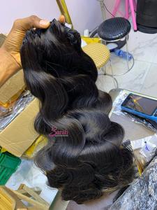 Venta al por mayor de cabello humano 100% virgen, liso y rizado, de origen birmano y vietnamita, con cutícula alineada, en paquetes para extensiones. - Product Image 6