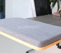 Lit de bureau pour chat pliable confortable pour animaux de compagnie assis sur un bureau