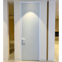 Porte intérieure simple en bois avec apprêt blanc personnalisé, design moderne, pour appartements et villas
