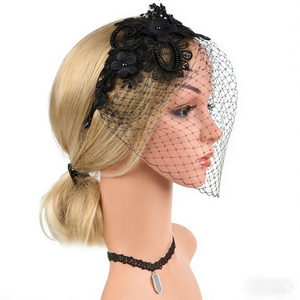 Serre-tête en soie multifonctionnel avec fleur en strass et plumes rétro, idéal pour Halloween, la protection solaire, les spectacles et les fêtes - Product Image 1