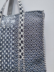 Grand sac fourre-tout en coton fait à la main écologique durable avec logo personnalisé réversible motifs animaux floraux multicolores pour - Product Image 2