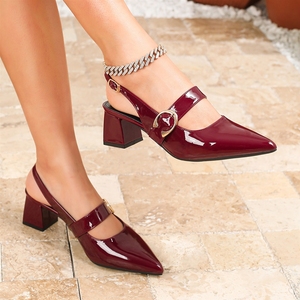 Sandales à talons pour femmes très tendance, bout carré rouge, talon bloc, lanières Mary Jane, chaussures d'été à la mode - Product Image 1