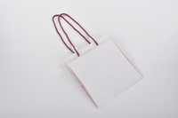 Sacs en papier de luxe sur mesure, modèle NA-2405-067-OP, finition mate PP, découpe à la presse, qualité carton S/S, vente chaude