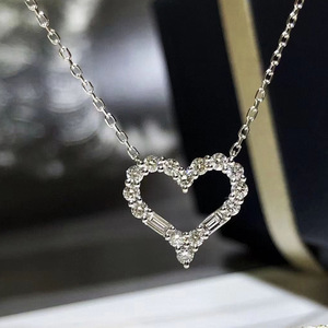 Collana con Ciondolo a Forma di Cuore in Diamanti, Argento 925 Placcato Rodio, Catena a Maglia Quadrata, Stile Romantico per Fidanzamento Femminile - Product Image 1