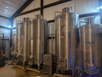 Cuves de fermentation pour vins blancs 2000L et vins rouges 3000L avec enveloppe de refroidissement