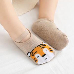Nouvelles chaussettes pour bébé de 0 à 1 à 3 ans en coton peigné respirant tricoté antidérapant à motif d'animaux de dessin animé - Product Image 4