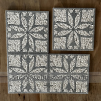 Mosaïque de marbre naturel fait main, motif floral, en pierre de Thassos blanc et bleu argentin, à face fendue, pour crédence murale