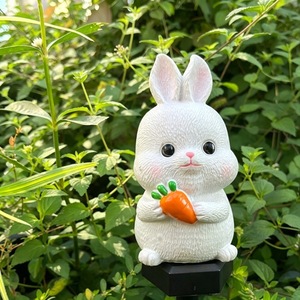 Lampe de jardin solaire en résine en forme de lapin pour la décoration de la pelouse, du patio et de la cour - Product Image 1