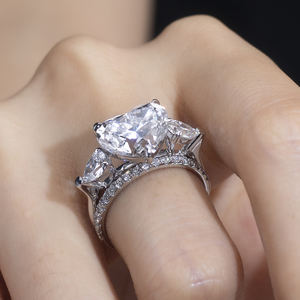 แหวนเพชรรูปหัวใจทองคำขาว 18K รุ่น MSR-1382 จาก Messi Jewelry สำหรับผู้หญิง - Product Image 6