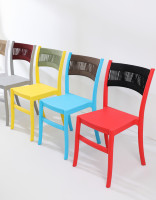 Meubles d'usine en gros Chaise de restaurant en plastique noir imperméable empilable moderne avec corde pour terrasse extérieure