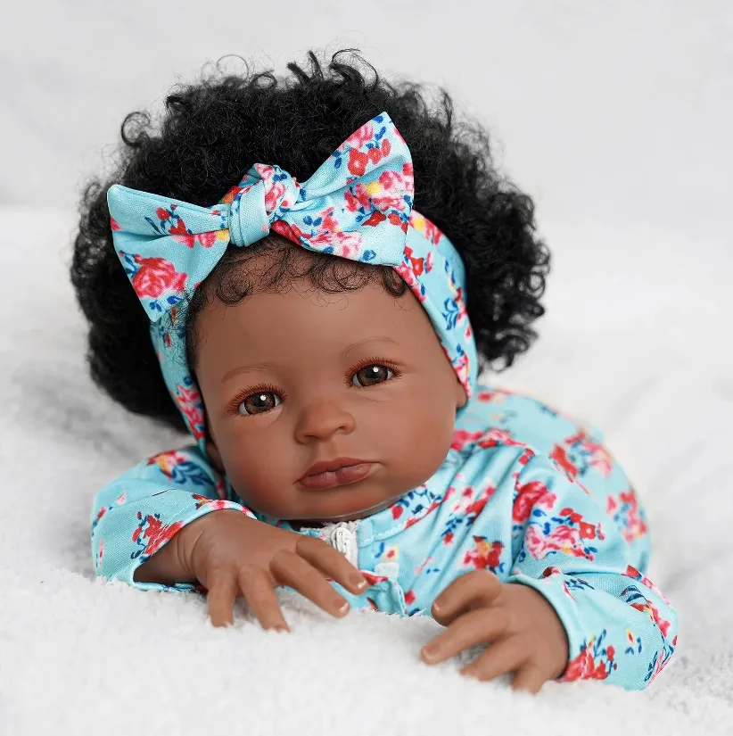 ベビーサイドリアルな3Dペインティング高品質リアルソフトシリコンビニールおもちゃ新生児黒人赤ちゃん女の子人形リアルな生まれ変わった人形