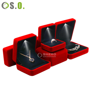 Boîte à bijoux en velours noir et rouge personnalisable avec logo pour colliers, bracelets, boucles d'oreilles et bagues – Vente en gros - Product Image 6