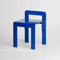 Ensemble table et chaises contrastées de style nordique pour cour, balcon ouvert, mobilier de loisirs extérieur