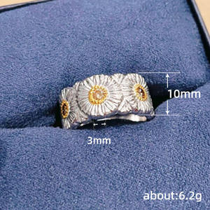 Anello da cocktail con fiore Q383 per donna, gioiello regalo con zirconi cubici creati in laboratorio e montatura a griffe - Product Image 5