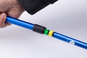 Bâton <span class=keywords><strong>de</strong></span> randonnée télescopique en alliage d'aluminium ultra-léger à 3 sections, bâton <span class=keywords><strong>de</strong></span> <span class=keywords><strong>ski</strong></span> avec embout en tungstène, verrouillage rapide, portable pour la randonnée et la marche - Product Image 4