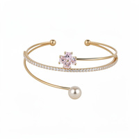 Bracelet ouvert en acier inoxydable plaqué or 18 carats, sans ternissement, avec fleur rose perlée, de la marque Fanhua Jewelry