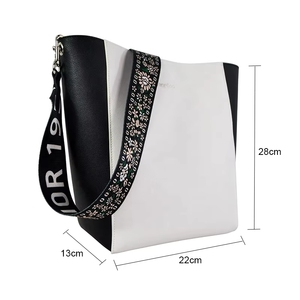 กระเป๋าโท้ททรงถังหนัง PU แบบพกพา สไตล์อังกฤษ กันน้ำ ลายการ์ตูน ตกแต่งตัวอักษร  แบบสั่งทำได้ สองด้าน - Product Image 2