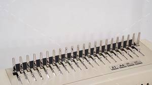 Capacidad de punzonado máx. 20 hojas (80g) máquina grapadora de carpeta de alambre de libro - Product Image 2