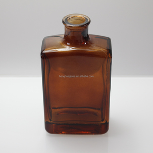 Botella de Vidrio Ámbar Marrón de 200 ml, 200 cc, Tipo Frasco de Bolsillo, Plana y Rectangular, para Licor, Whisky y Bebidas Espirituosas, con Tapón de Corcho - Product Image 6
