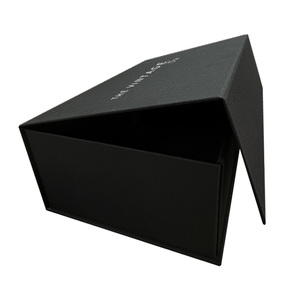 Emballage en carton écologique, recyclable, réutilisable, avec logo, fermeture magnétique, boîte cadeau en papier pliable noire personnalisée pour chaussures - Product Image 1