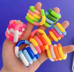 Jouet torsadé viral Série Cristal, jouet anti-stress multicolore flexible pour l'entraînement de la concentration et le soulagement du stress, pour enfants et adultes, vente en gros - Product Image 1