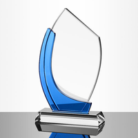 Trophée en verre bleu incurvé vierge, personnalisable avec logo gravé au laser, plaque de récompense écologique pour événements annuels d'entreprise, vente en gros usine