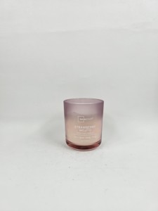 Bougie parfumée Mainstays Strawberry Mojito dans un bocal en verre teinté rose - Product Image 1