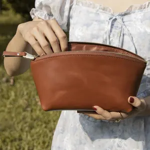 Nuovissima borsa personalizzata per il trucco cosmetico di moda con nome personalizzato borsa da toilette in pelle multicolore per il trucco per la sposa damigella d'onore