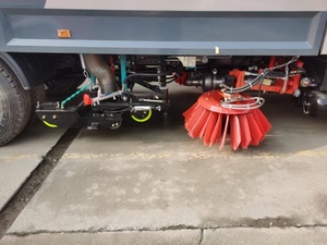 Camión barredor de calles de servicio pesado Dongfeng Tianjin, limpiador de calles multifuncional para saneamiento y lavado - Product Image 2