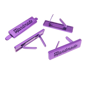 Étiquettes de vêtement faites à la main en métal étiquettes bricolage vêtements sacs fait à la main lettre étiquette couleur violette - Product Image 1