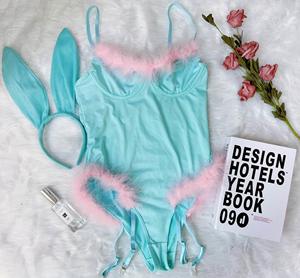 ชุดชั้นในเซ็กซี่แบบขายส่ง ผ้ากำมะหยี่ขอบลูกไม้ ชุดบอดี้สูทวันพีซสำหรับสาวๆ คอลึกวี สีดำ เปิดหลัง - Product Image 6