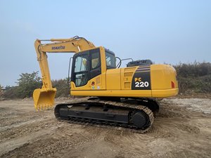 รถขุดตีนตะขาบ Komatsu PC220-7 & PC220-8N1 มือสองคุณภาพสูง ขนาด 22 ตัน พร้อมเครื่องยนต์และอุปกรณ์เสริมสำหรับขาย - Product Image 5